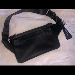 Pretty Black “Le Miel” Fanny Pack!!